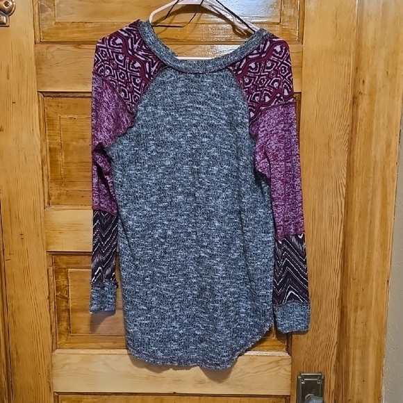 EARTHBOUND Gray and Red Long Sleeve Top L - Picture 4 of 4
